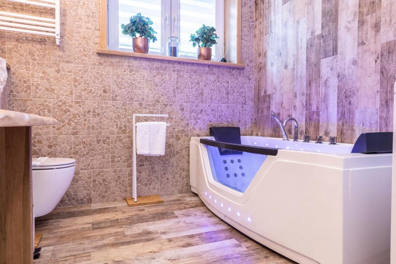 Bunia W Zakopanem Z Jacuzziアパートメント エクステリア 写真