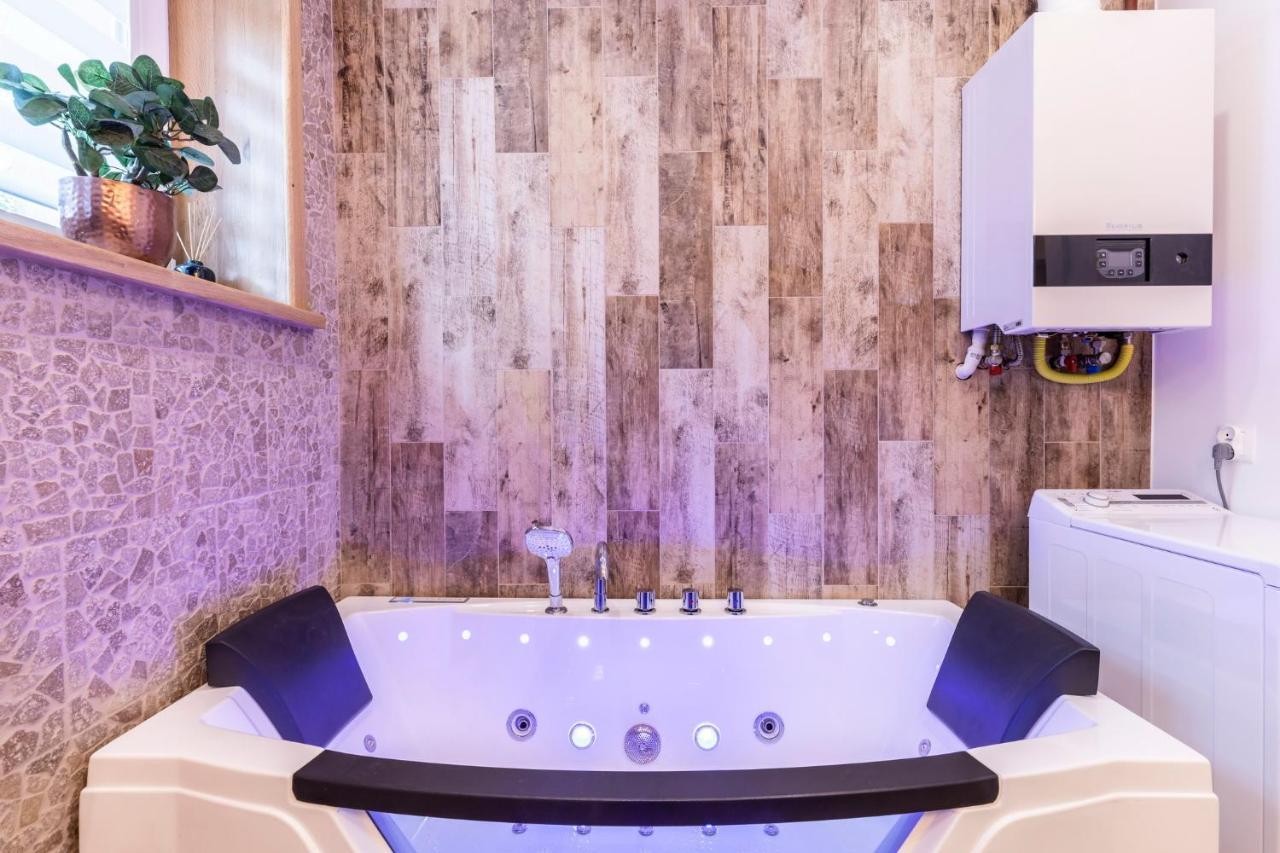Bunia W Zakopanem Z Jacuzziアパートメント エクステリア 写真